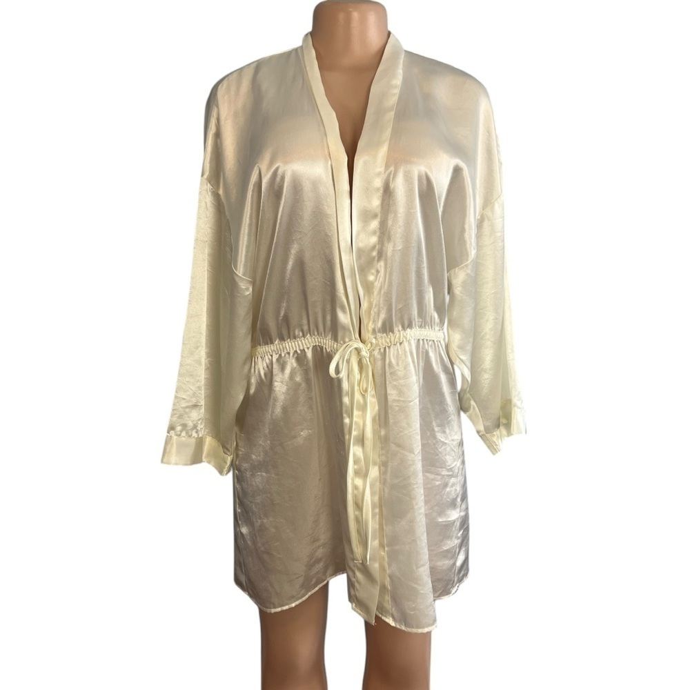 3/$30 ☀️ Vintage Victorias Secret Elegant Cream Satin Robe